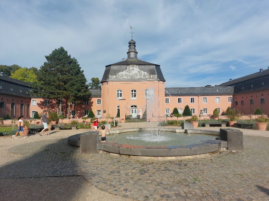 Bild 02_Schloss_Wickrath