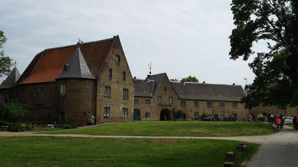 Bild 04_SchlossHuelchrath