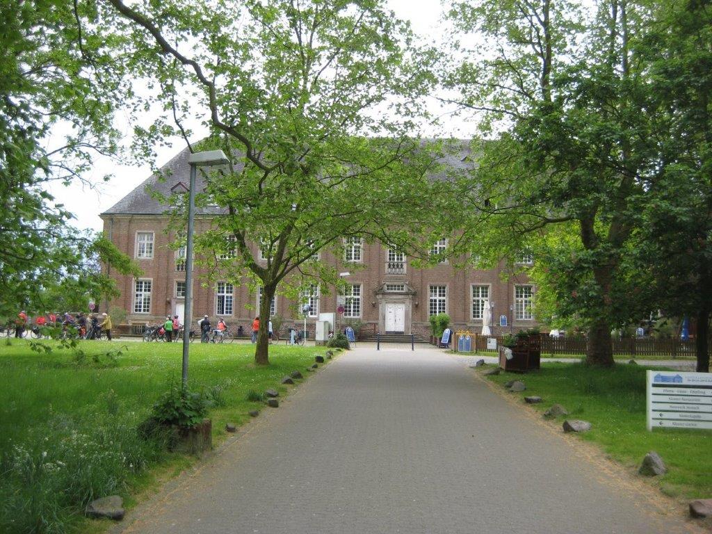 Bild 05_KlosterLangwaden
